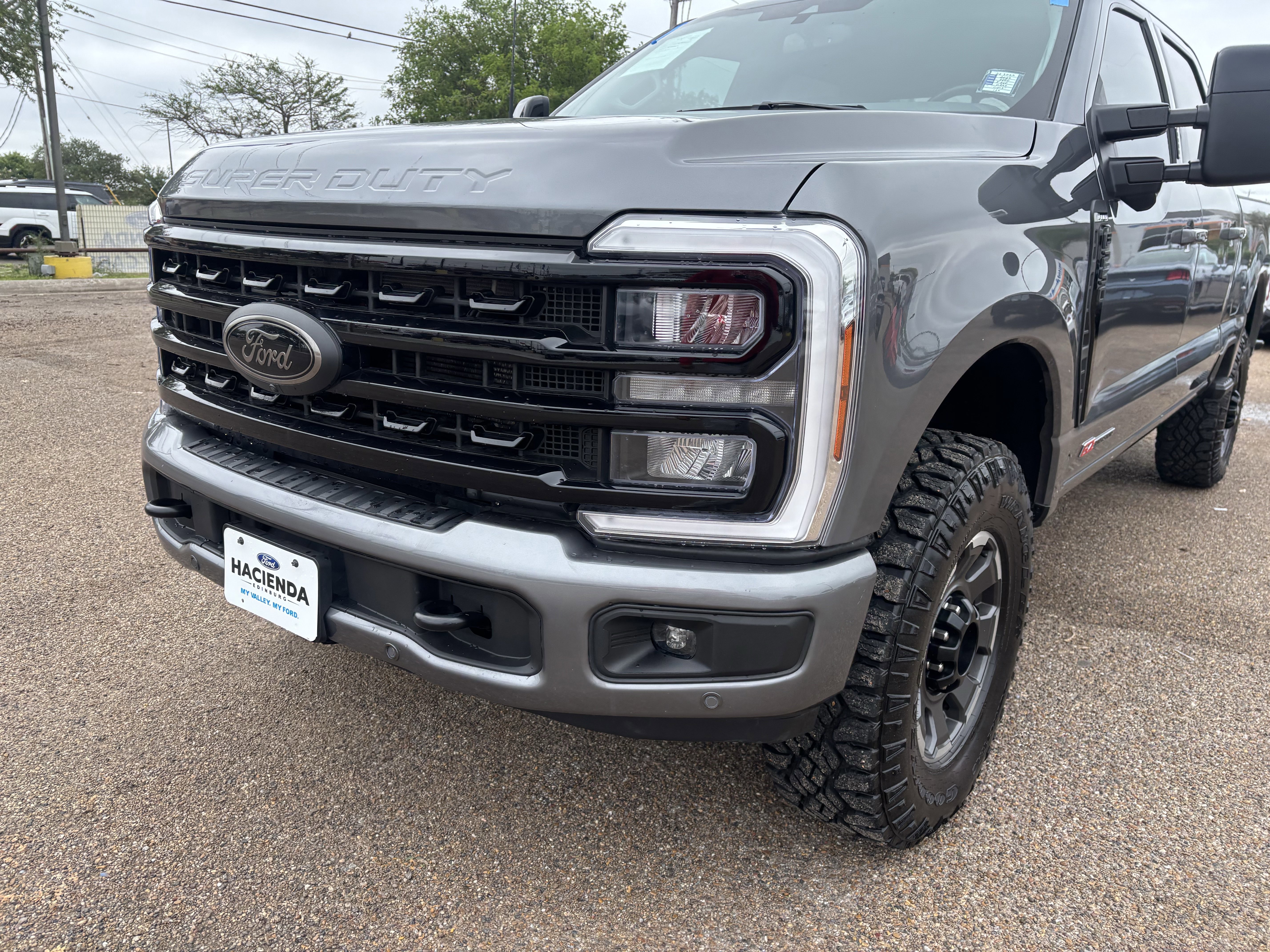 Certified 2024 Ford F250 Lariat w/ Lariat Ultimate Package AWD/4WD image 2