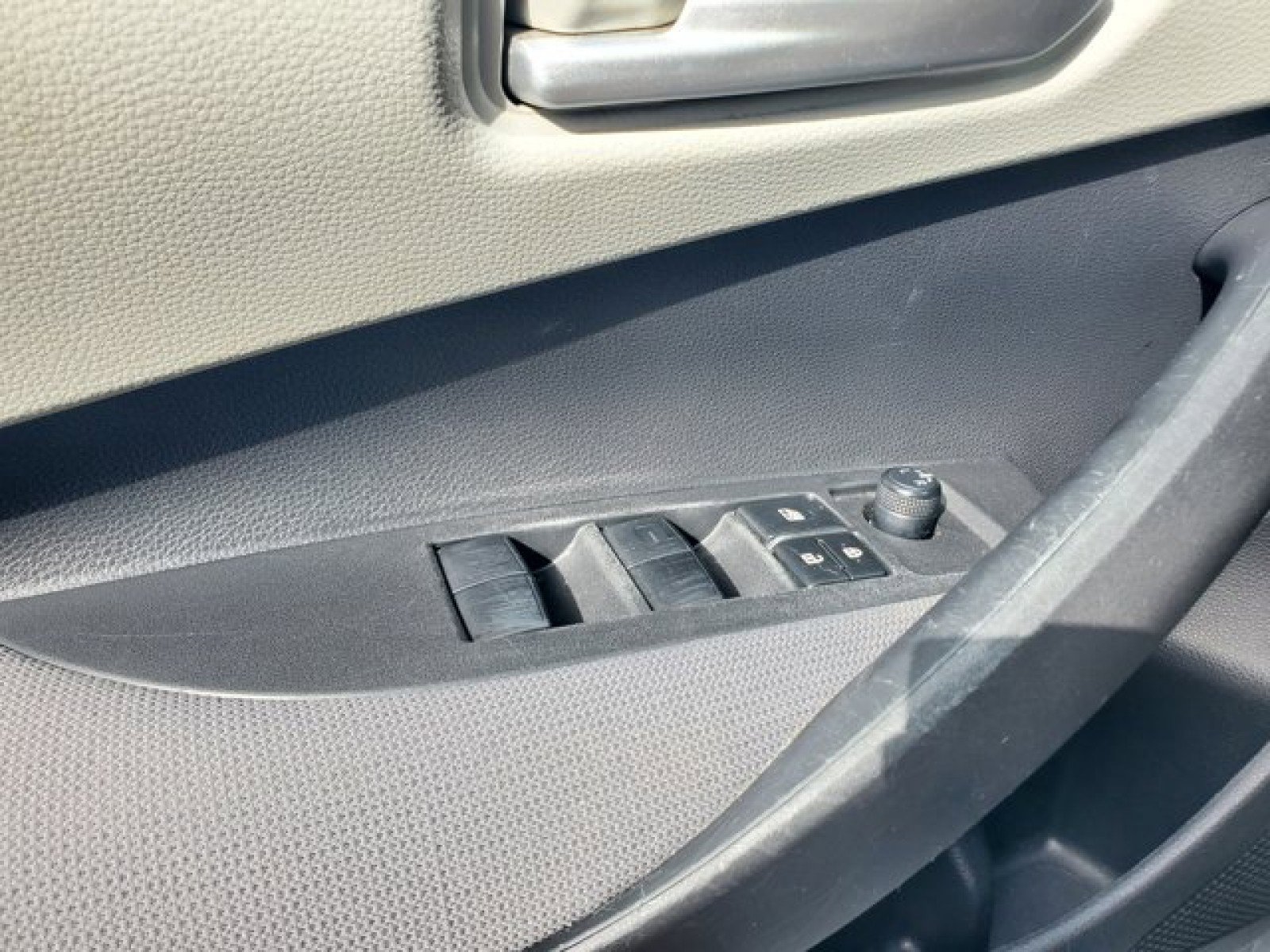 Used 2021 Toyota Corolla LE image 13