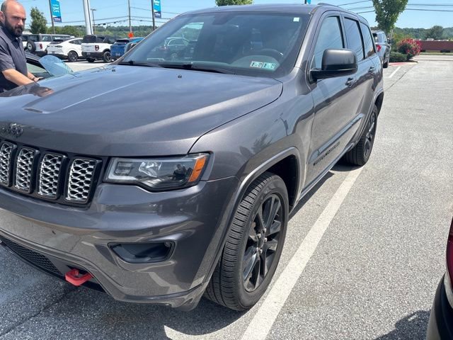 Used 2017 Jeep Grand Cherokee Altitude AWD/4WD image 13