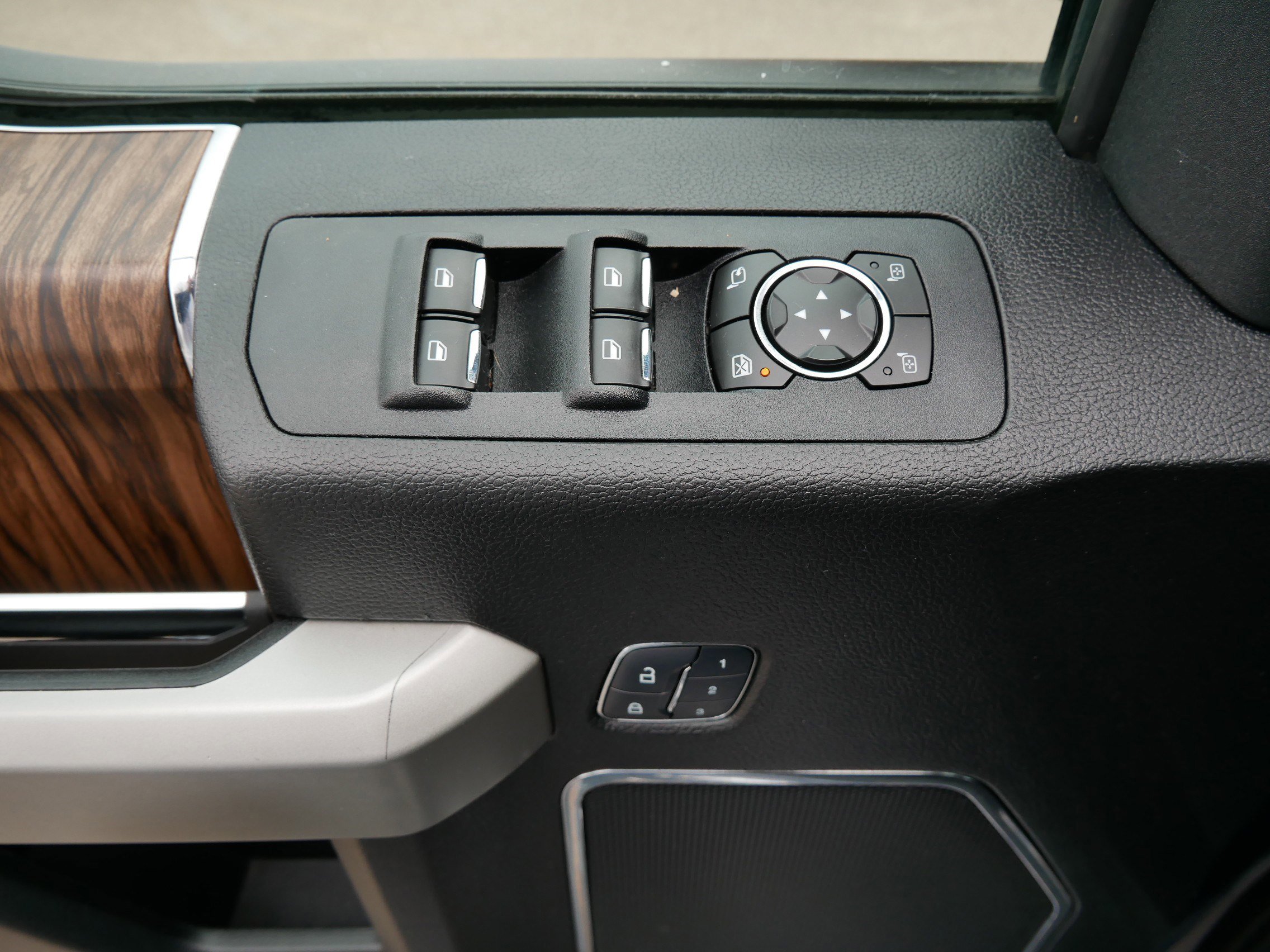 Certified 2018 Ford F150 Lariat w/ Equipment Group 502A Luxury image 20