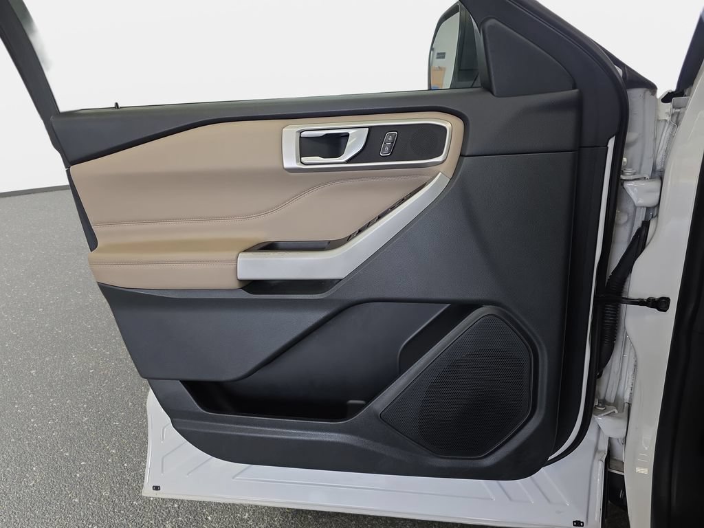 Certified 2022 Ford Explorer XLT w/ Equipment Group 202A AWD/4WD image 25