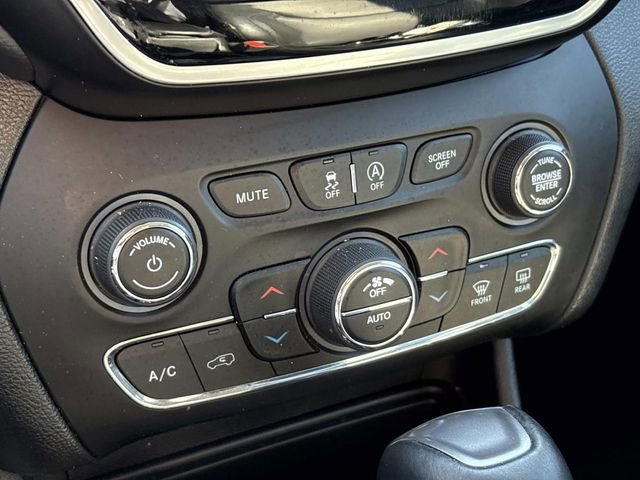 Used 2020 Jeep Cherokee Limited image 35