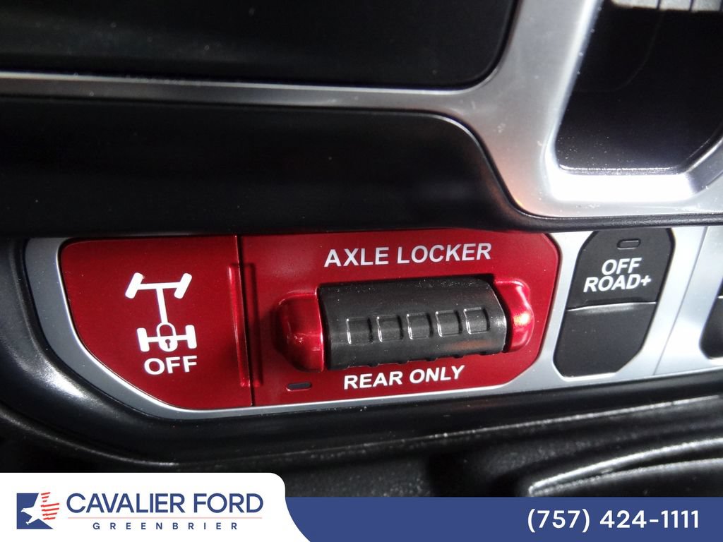 Used 2024 Jeep Gladiator Mojave w/ Technology Group AWD/4WD image 39