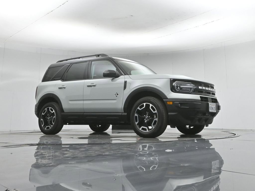 Certified 2023 Ford Bronco Sport Outer Banks w/ Tech Package AWD/4WD image 4