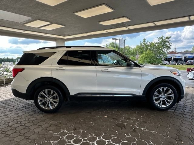 Certified 2023 Ford Explorer XLT w/ Equipment Group 202A AWD/4WD image 4