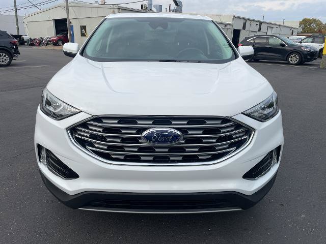 Certified 2022 Ford Edge SEL w/ Convenience Package AWD/4WD image 2