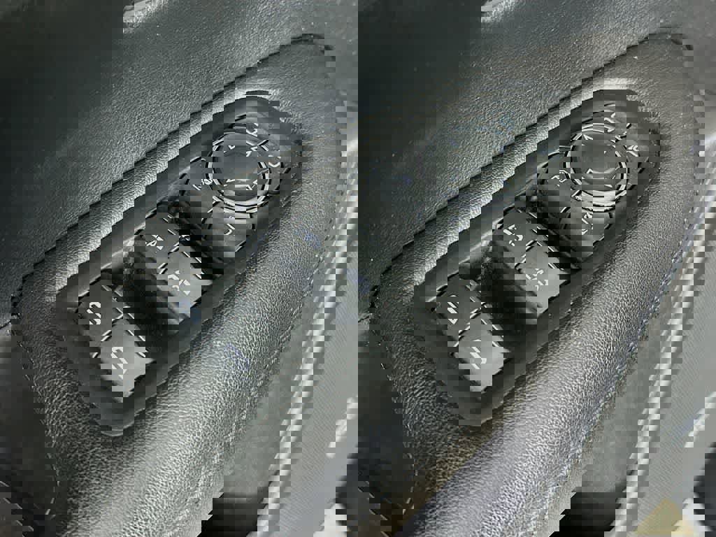 Used 2017 Cadillac XT5 Luxury w/ Driver Awareness Package image 29