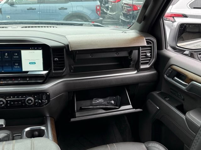 Used 2025 Chevrolet Silverado 1500 High Country AWD/4WD image 31