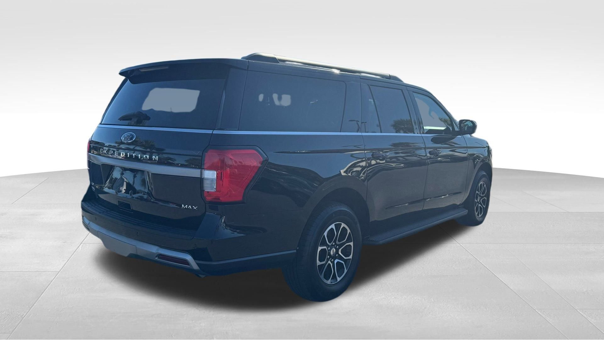 Certified 2024 Ford Expedition Max XLT image 10