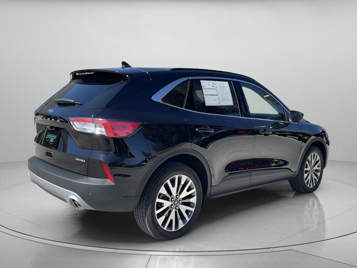 Certified 2022 Ford Escape Titanium image 4