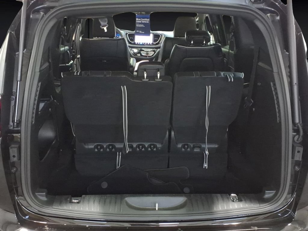 Used 2025 Chrysler Pacifica Limited FWD image 30