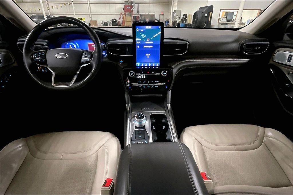 Certified 2021 Ford Explorer Platinum w/ Equipment Group 601A image 14