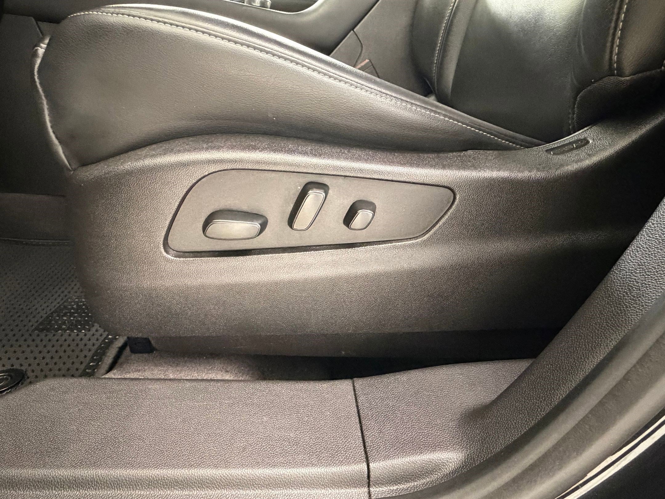 Used 2023 Cadillac XT4 Premium Luxury image 17