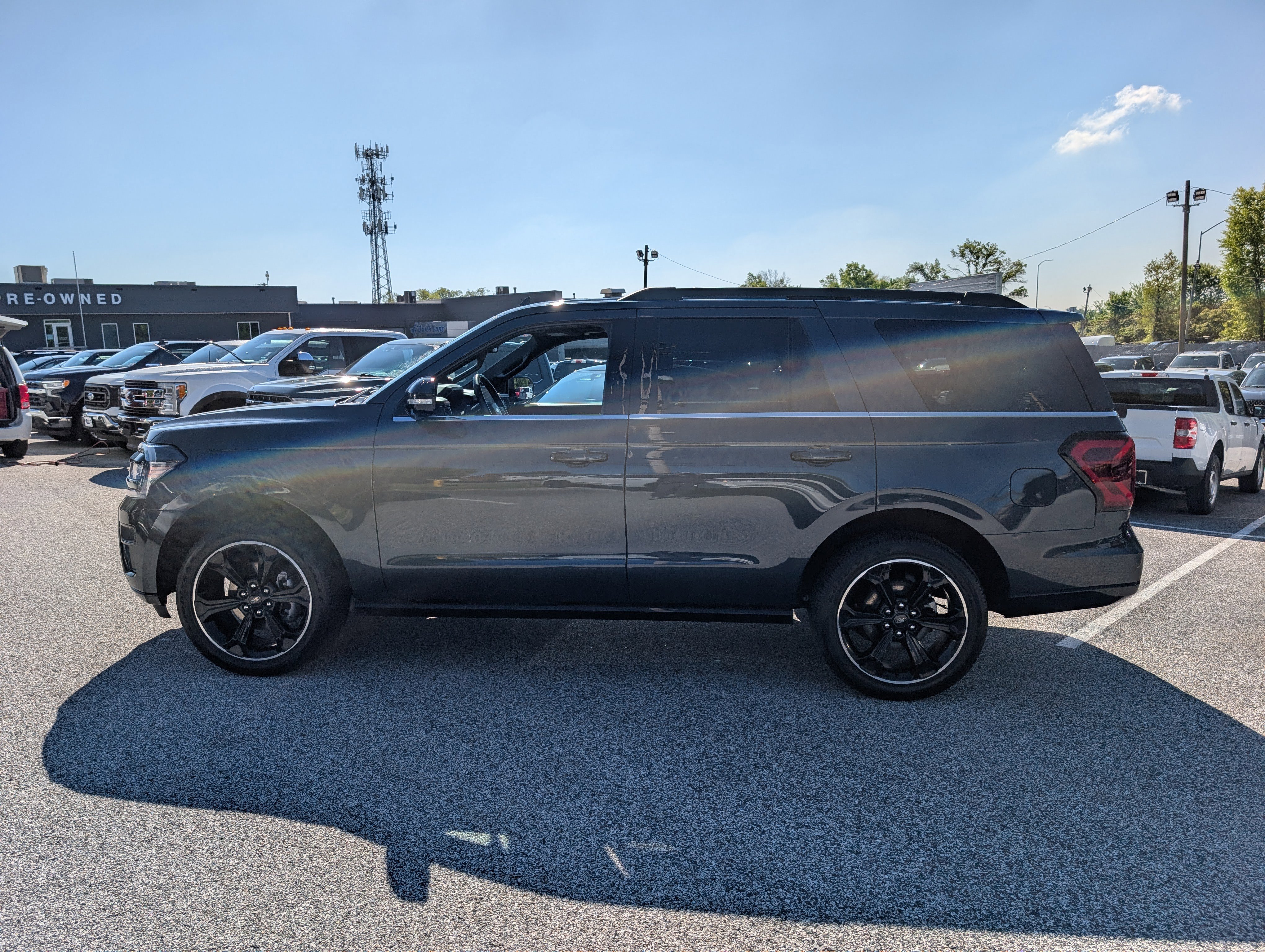 Certified 2023 Ford Expedition Limited AWD/4WD image 3