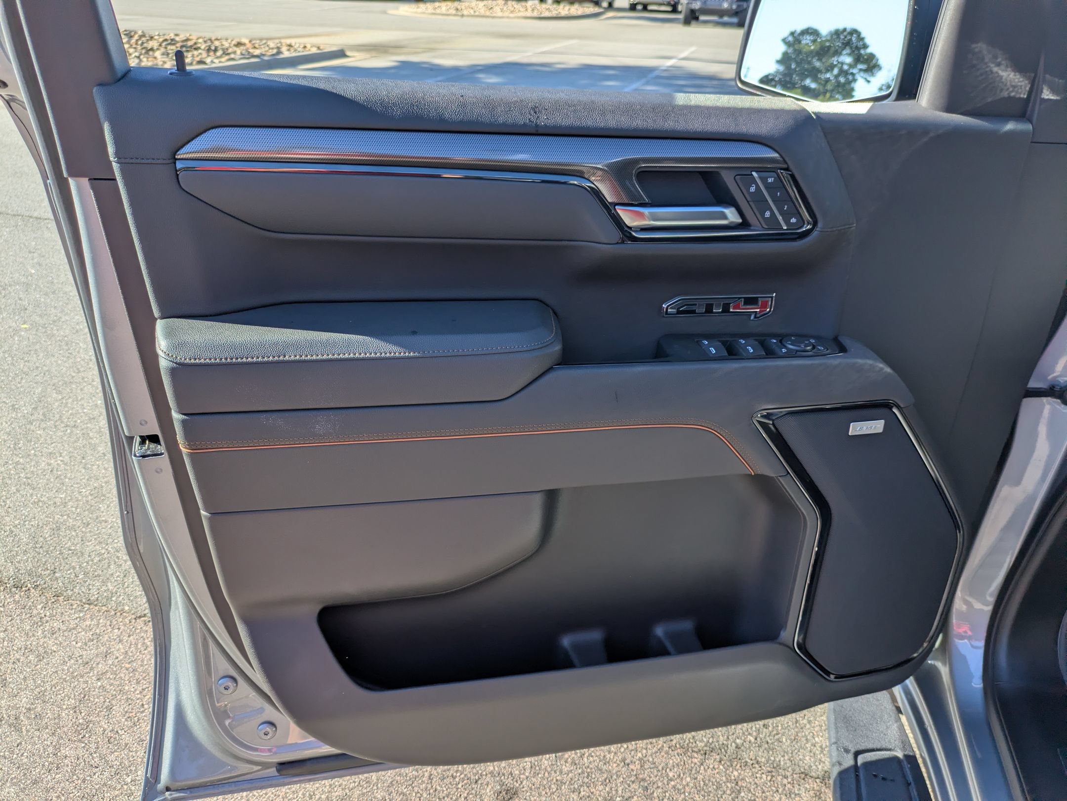 Used 2025 GMC Sierra 1500 AT4 w/ AT4 Premium Package AWD/4WD image 15