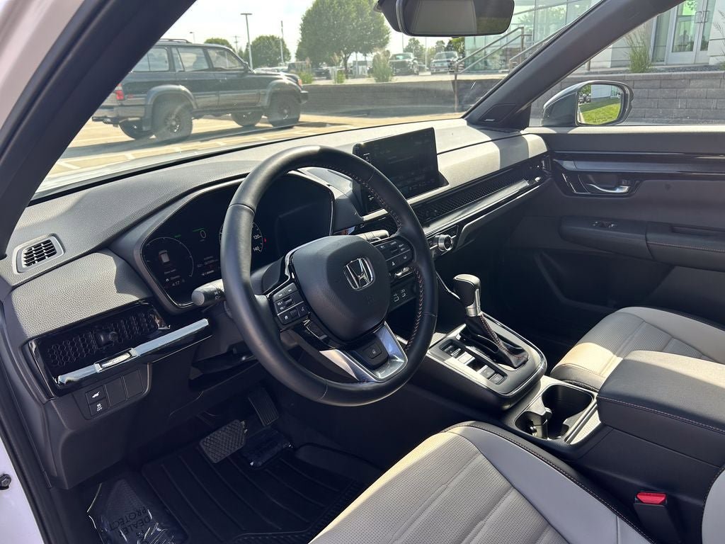 Used 2025 Honda CR-V Sport Touring image 9