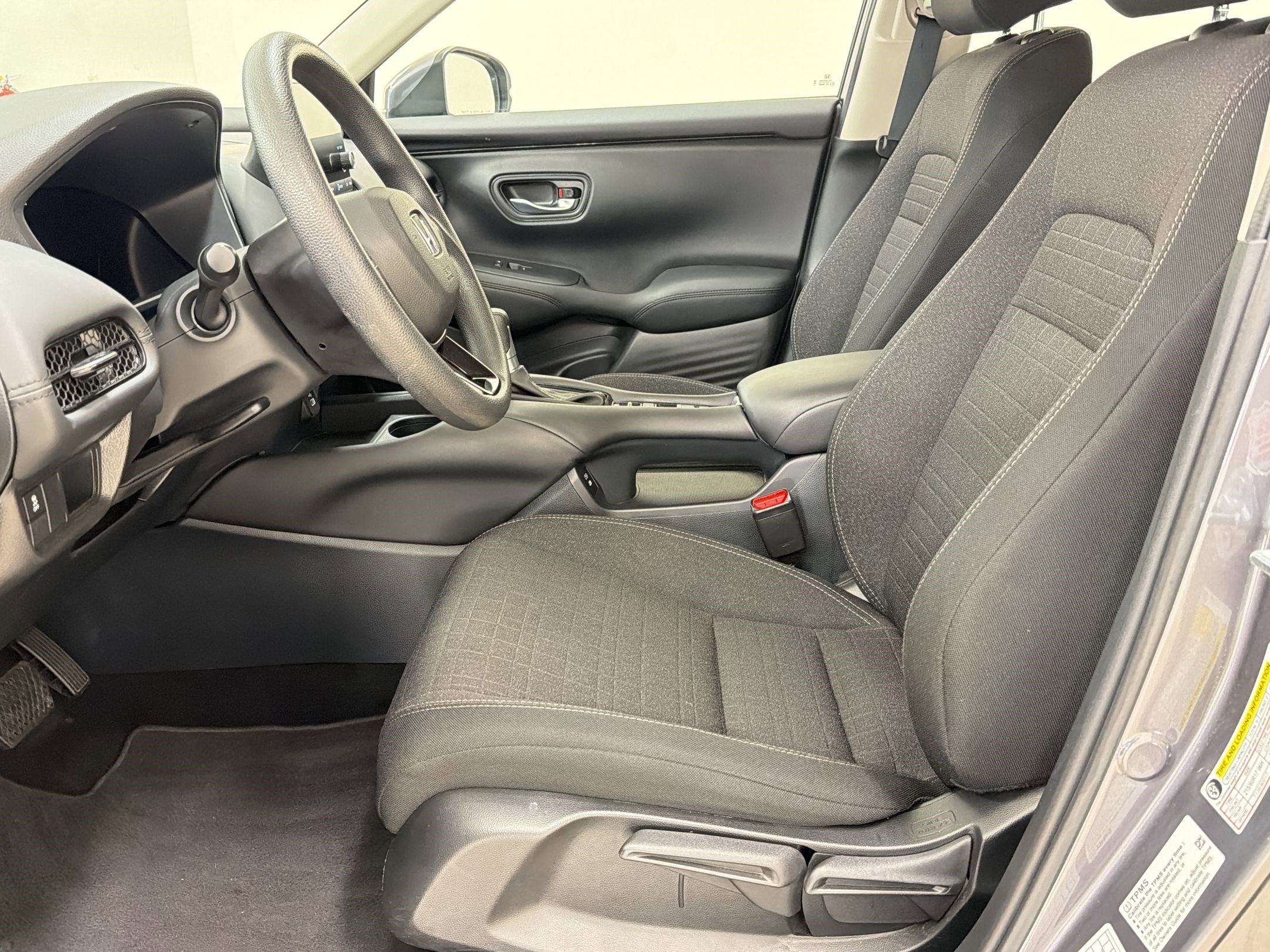 Used 2025 Honda HR-V LX image 5