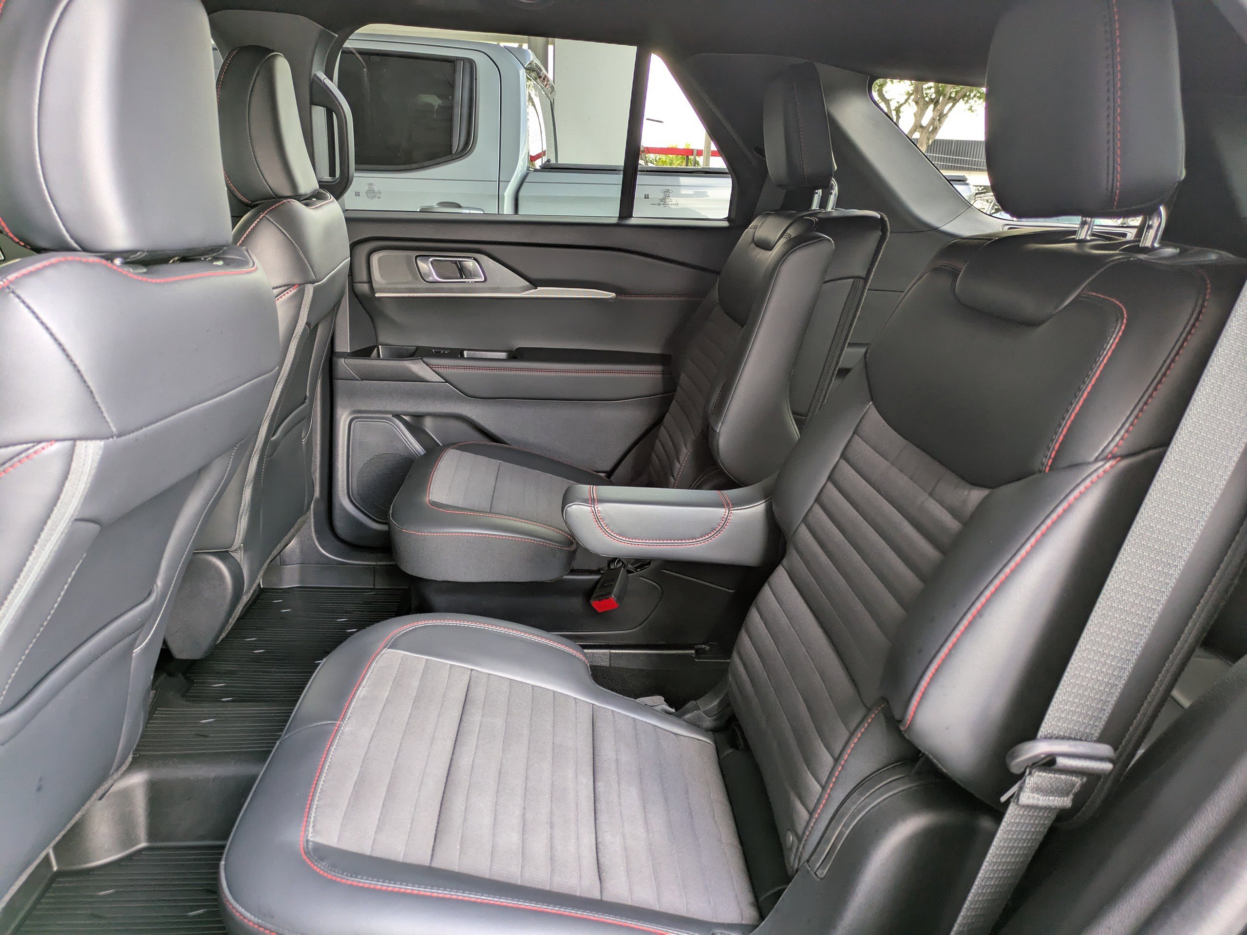 Certified 2025 Ford Explorer ST-Line AWD/4WD image 18