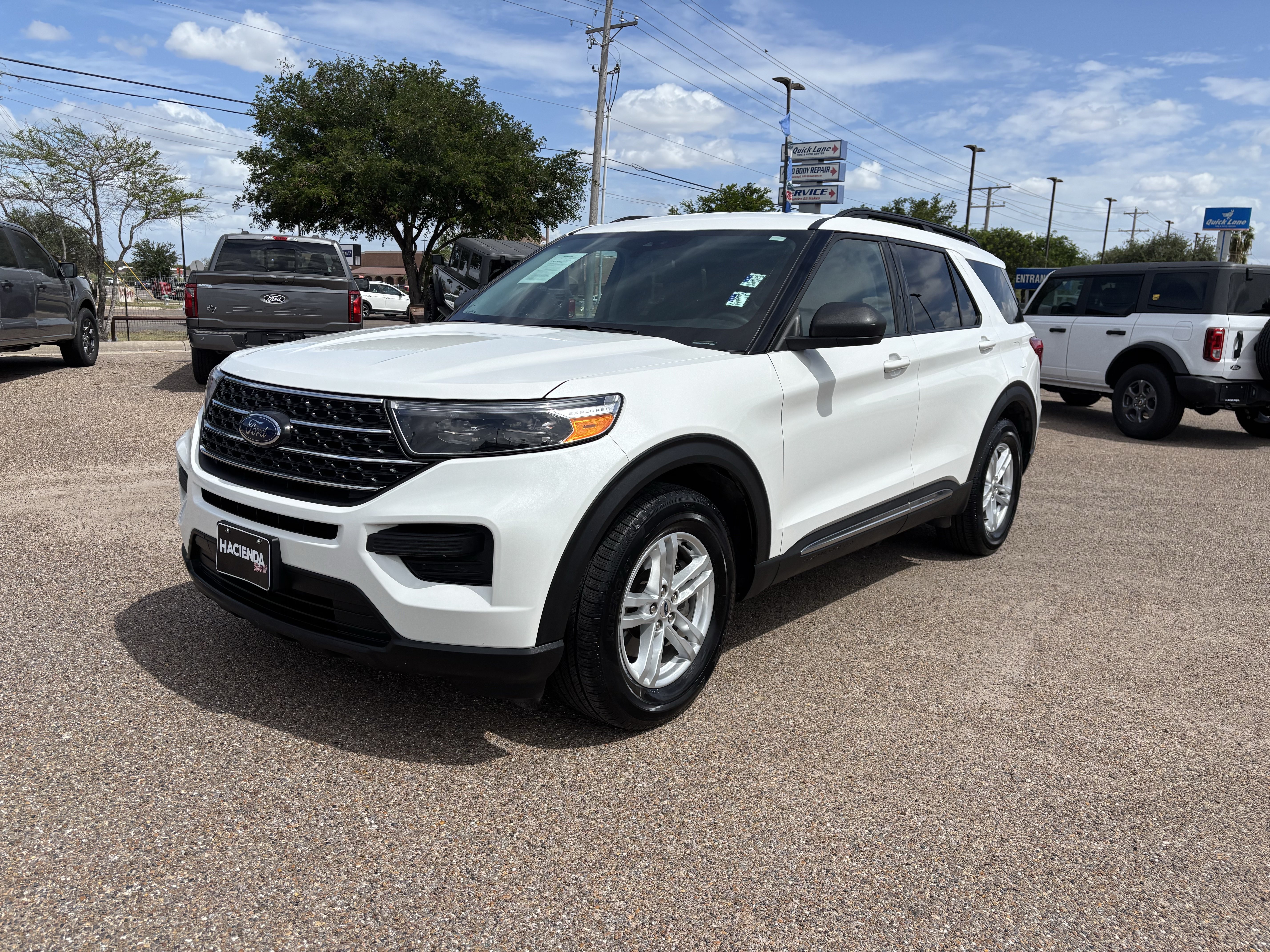Certified 2023 Ford Explorer XLT RWD image 1