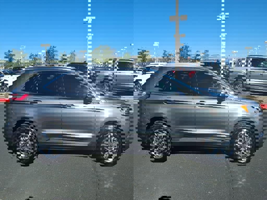 Certified 2024 Ford Edge SEL w/ Convenience Package image 3