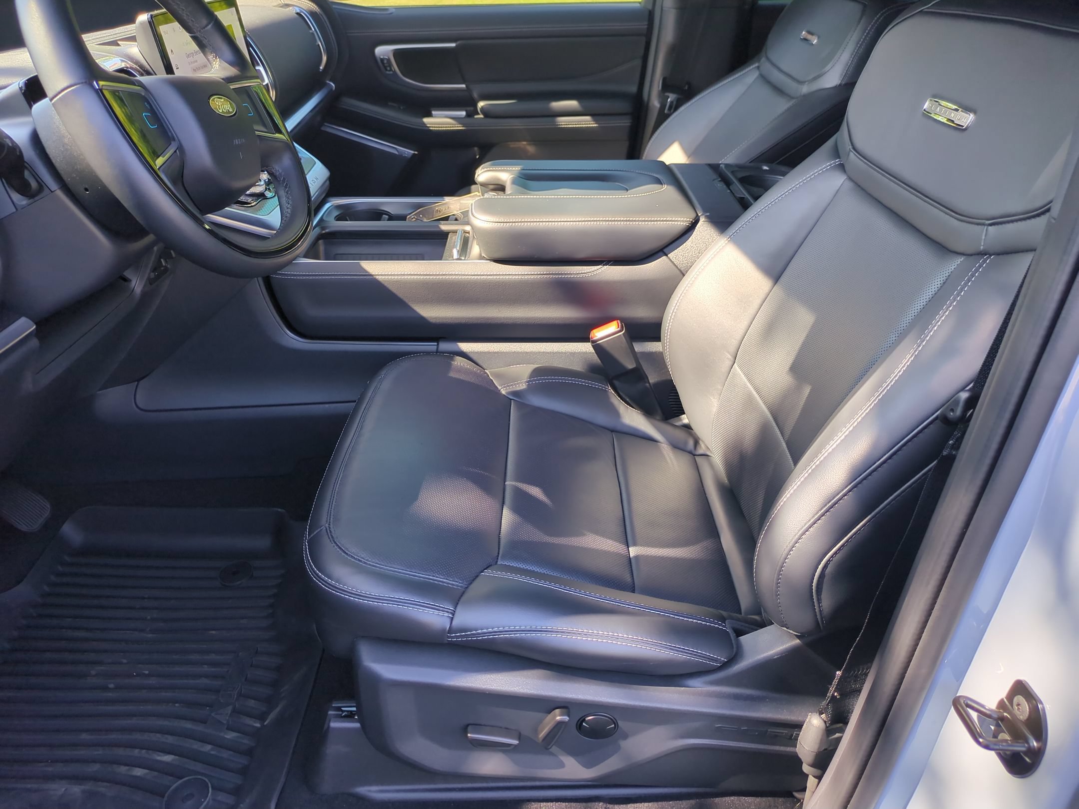 Certified 2025 Ford Expedition Platinum w/ Stealth Appearance Package AWD/4WD image 13