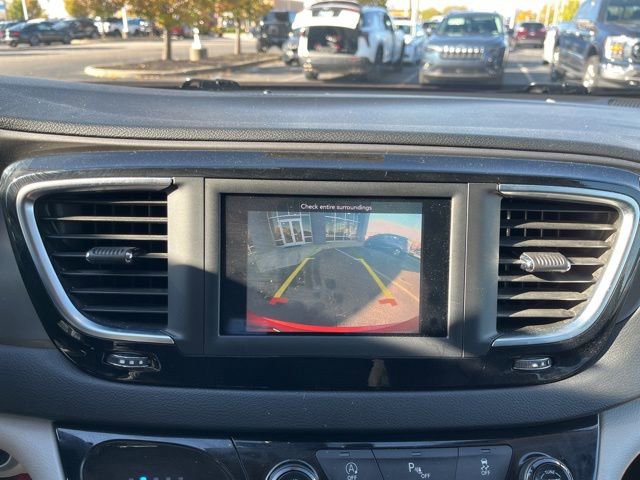 Used 2020 Chrysler Pacifica Touring-L image 25