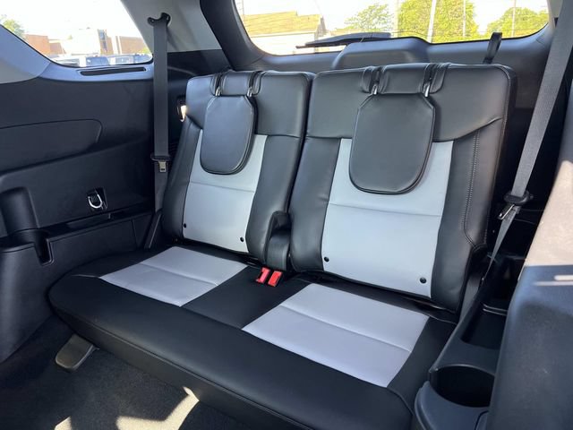 Certified 2023 Ford Explorer XLT w/ Equipment Group 202A AWD/4WD image 15