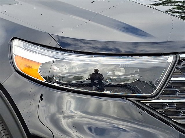 Certified 2022 Ford Explorer XLT w/ Equipment Group 202A image 9