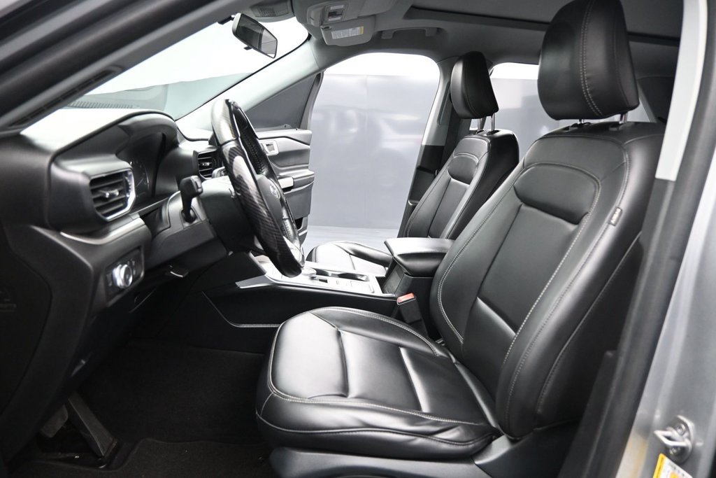 Certified 2021 Ford Explorer XLT w/ Equipment Group 202A RWD image 9