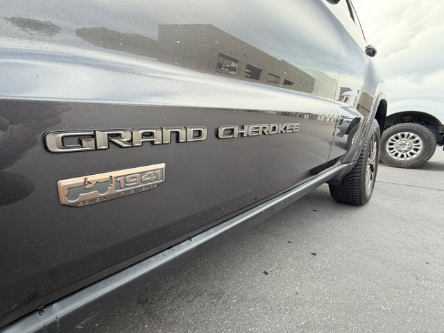 Used 2017 Jeep Grand Cherokee Laredo AWD/4WD image 24