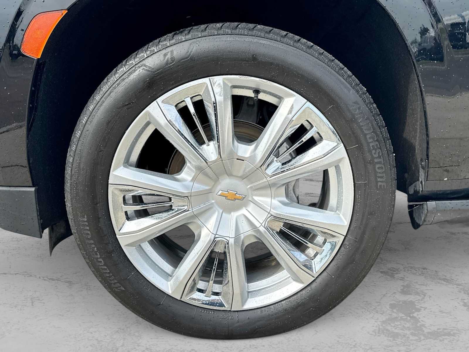 Used 2021 Chevrolet Suburban High Country w/ Premium Package AWD/4WD image 13