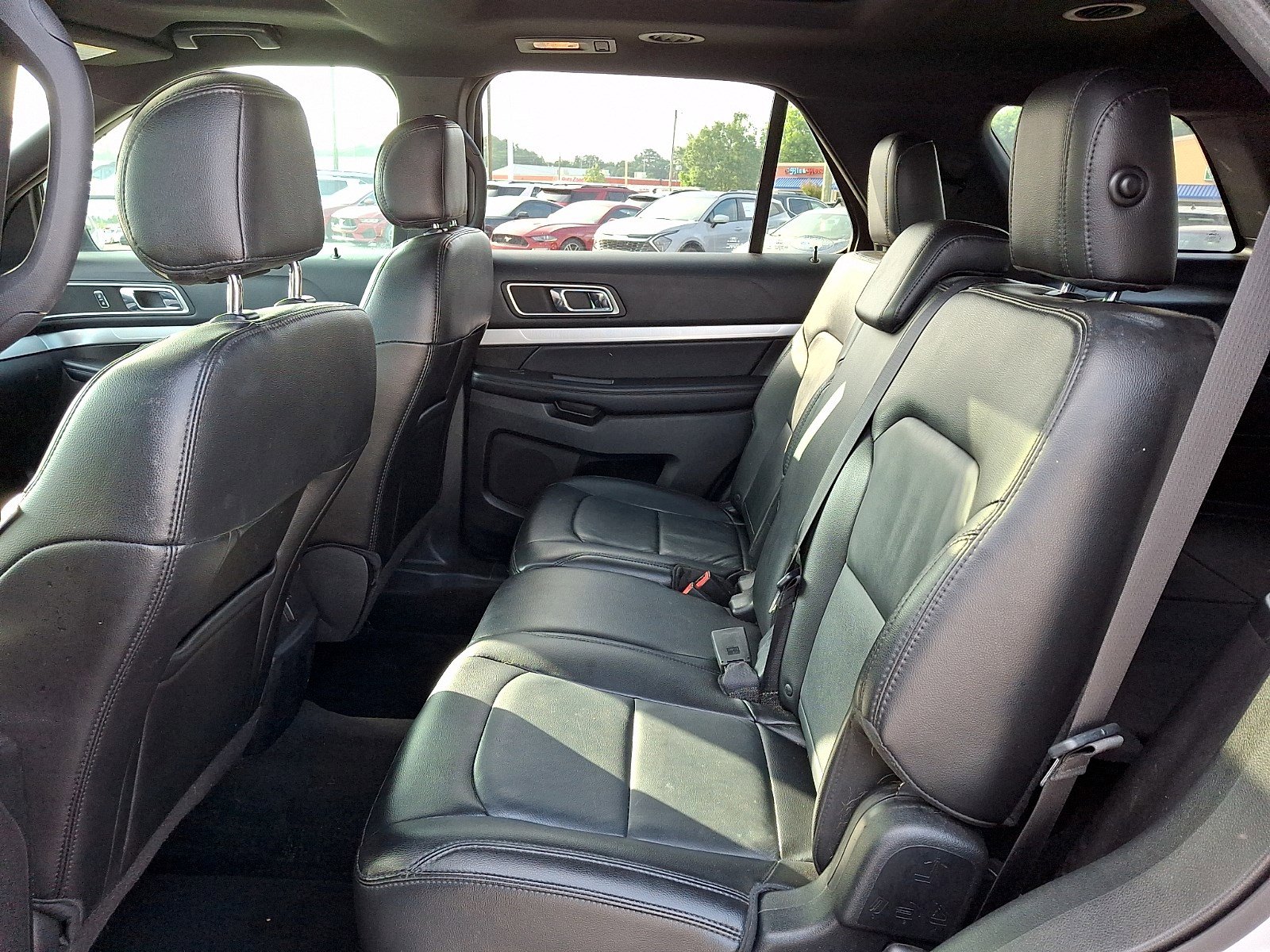 Certified 2017 Ford Explorer XLT w/ Equipment Group 202A AWD/4WD image 9