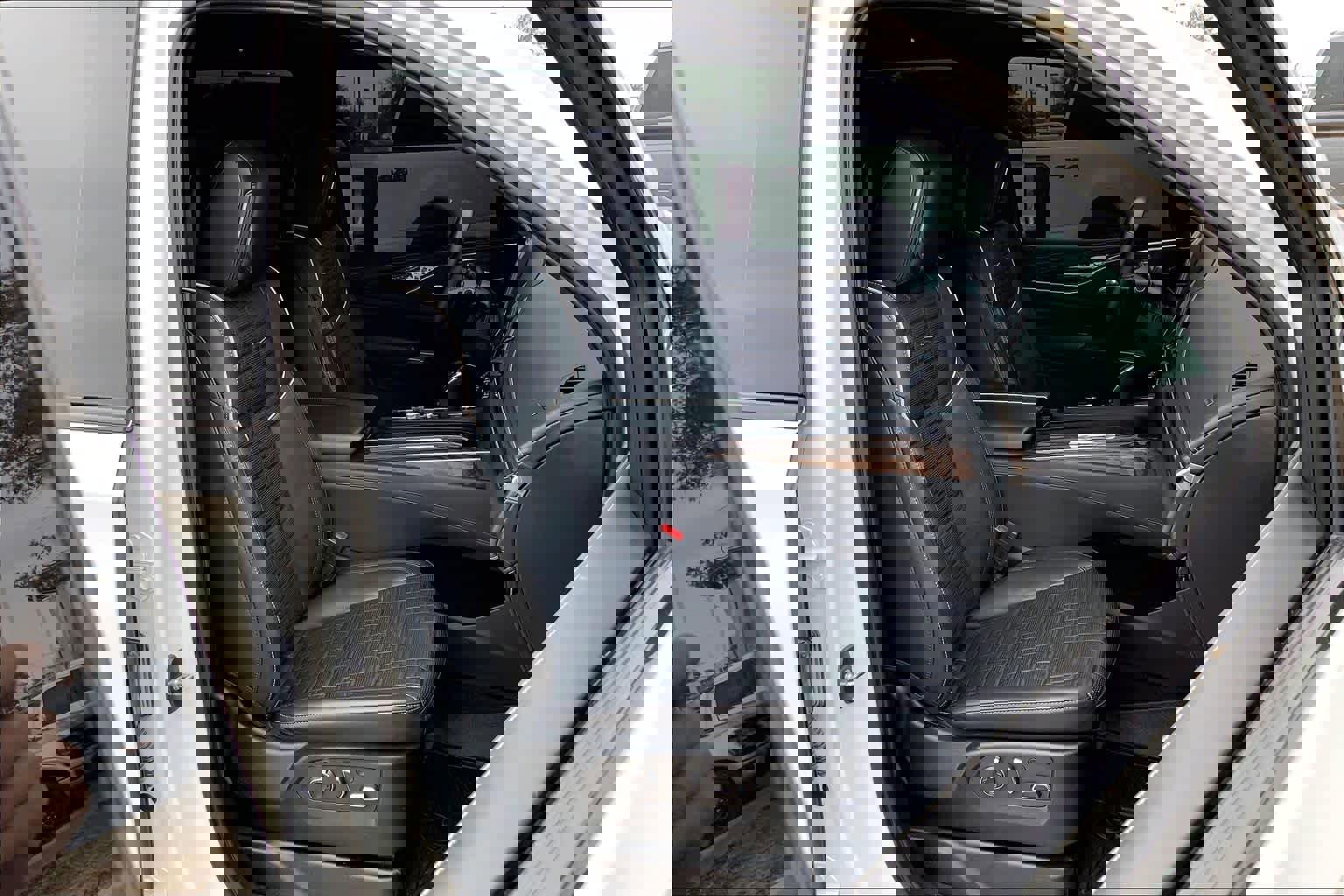 Used 2022 Cadillac Escalade Sport Platinum image 8