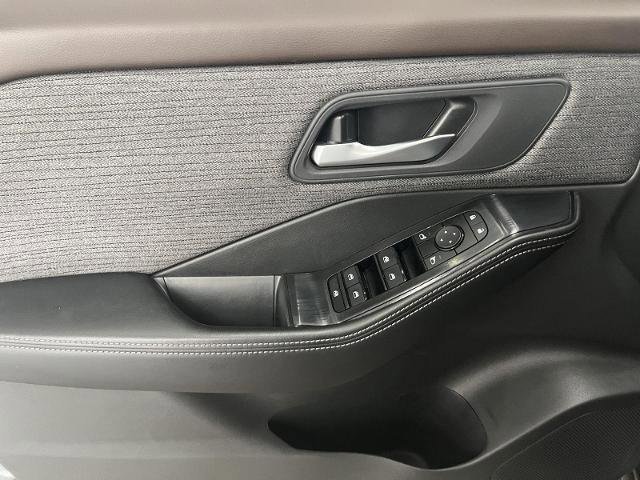 Used 2023 Nissan Rogue SV image 11