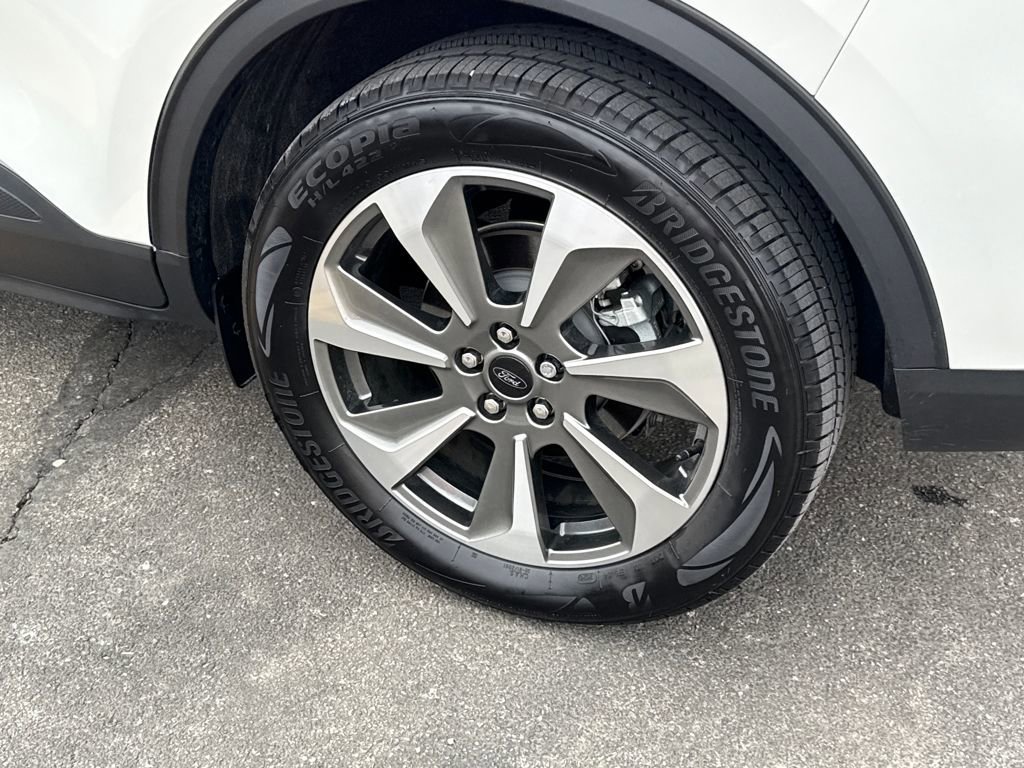 Certified 2025 Ford Escape Platinum w/ Premium Technology Package image 17