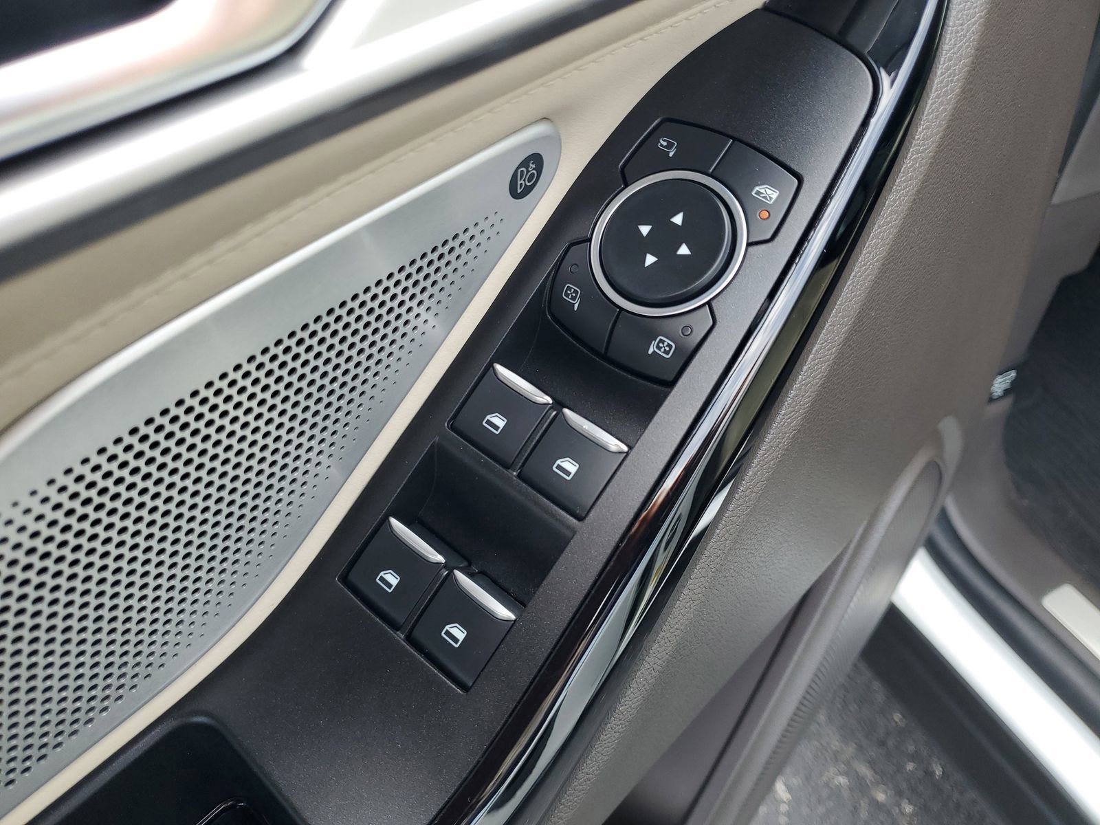 Certified 2022 Ford Explorer Platinum w/ Equipment Group 601A image 17