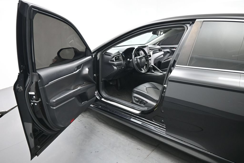 Used 2022 Toyota Camry SE FWD image 9