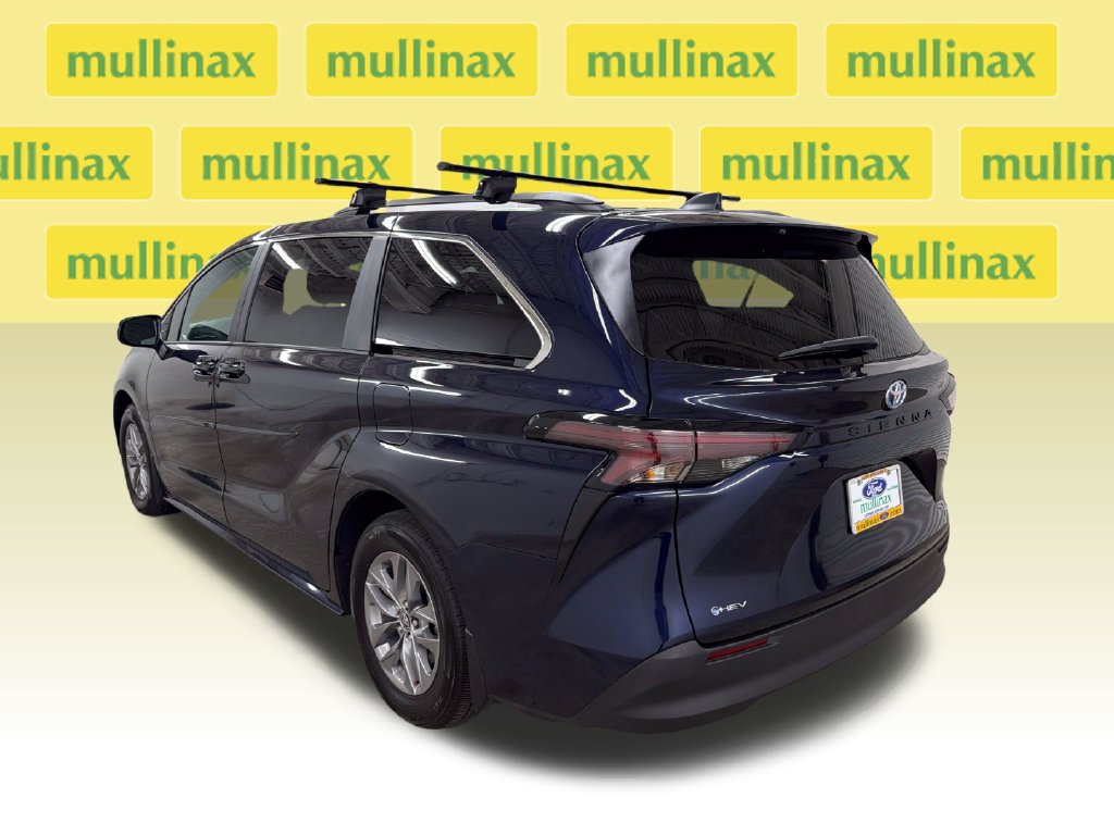 Used 2025 Toyota Sienna LE FWD image 10