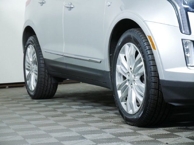 Used 2019 Cadillac XT5 Premium Luxury AWD/4WD image 2