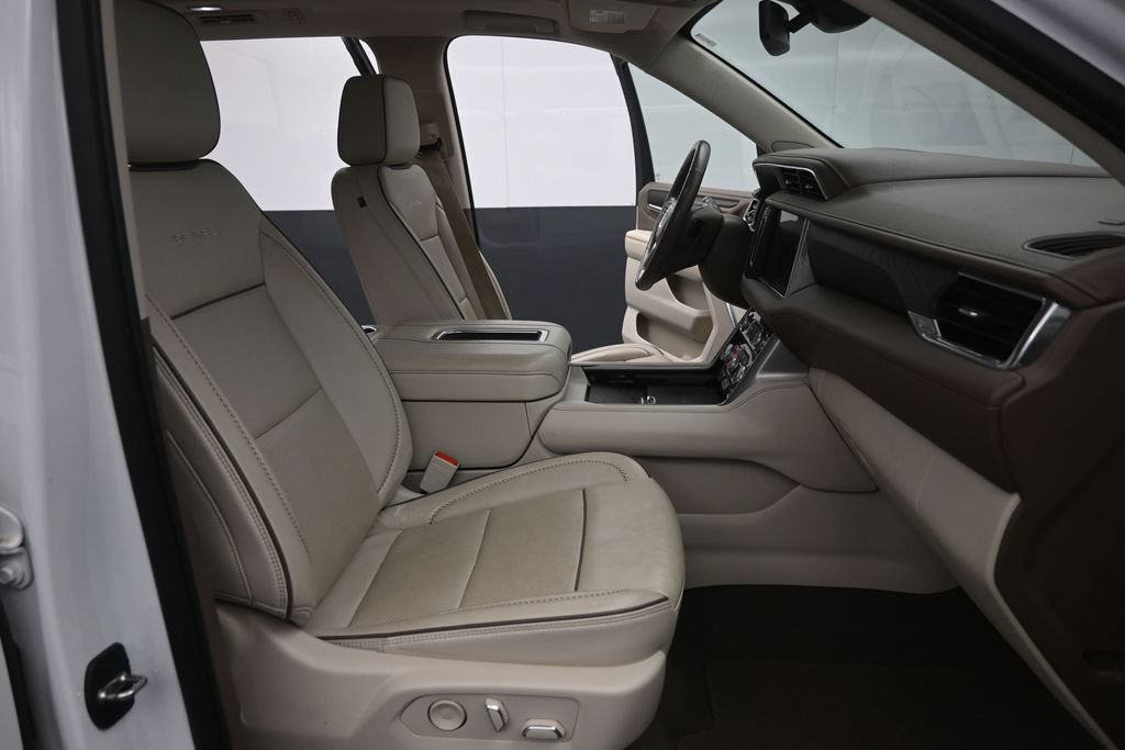 Used 2022 GMC Yukon XL Denali AWD/4WD image 14