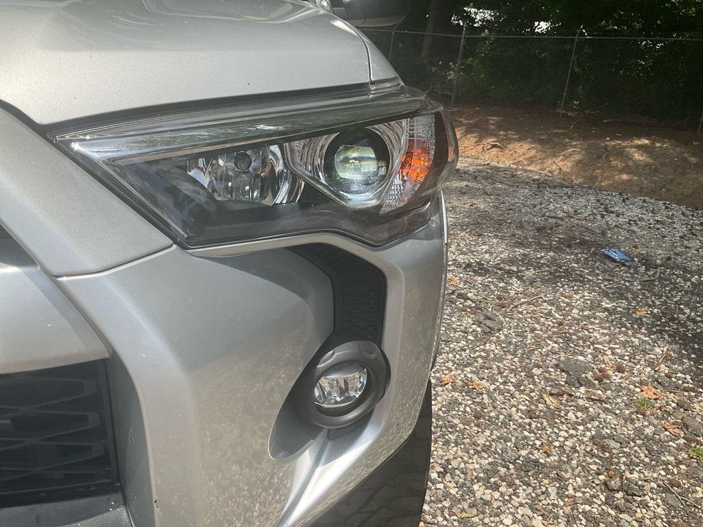 Used 2021 Toyota 4Runner SR5 AWD/4WD image 9