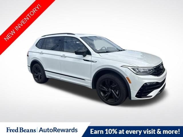 Used 2024 Volkswagen Tiguan SE R-Line AWD/4WD image 1