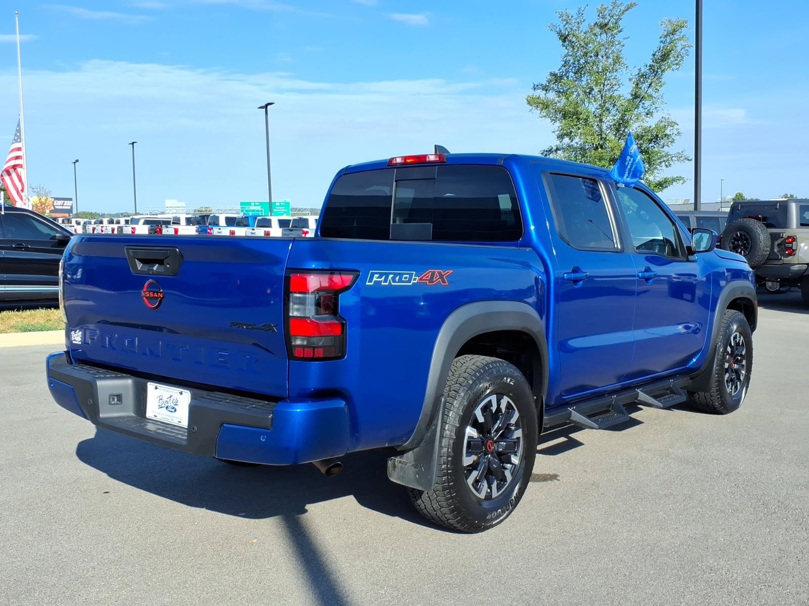 Used 2024 Nissan Frontier PRO-4X w/ Technology Package AWD/4WD image 3