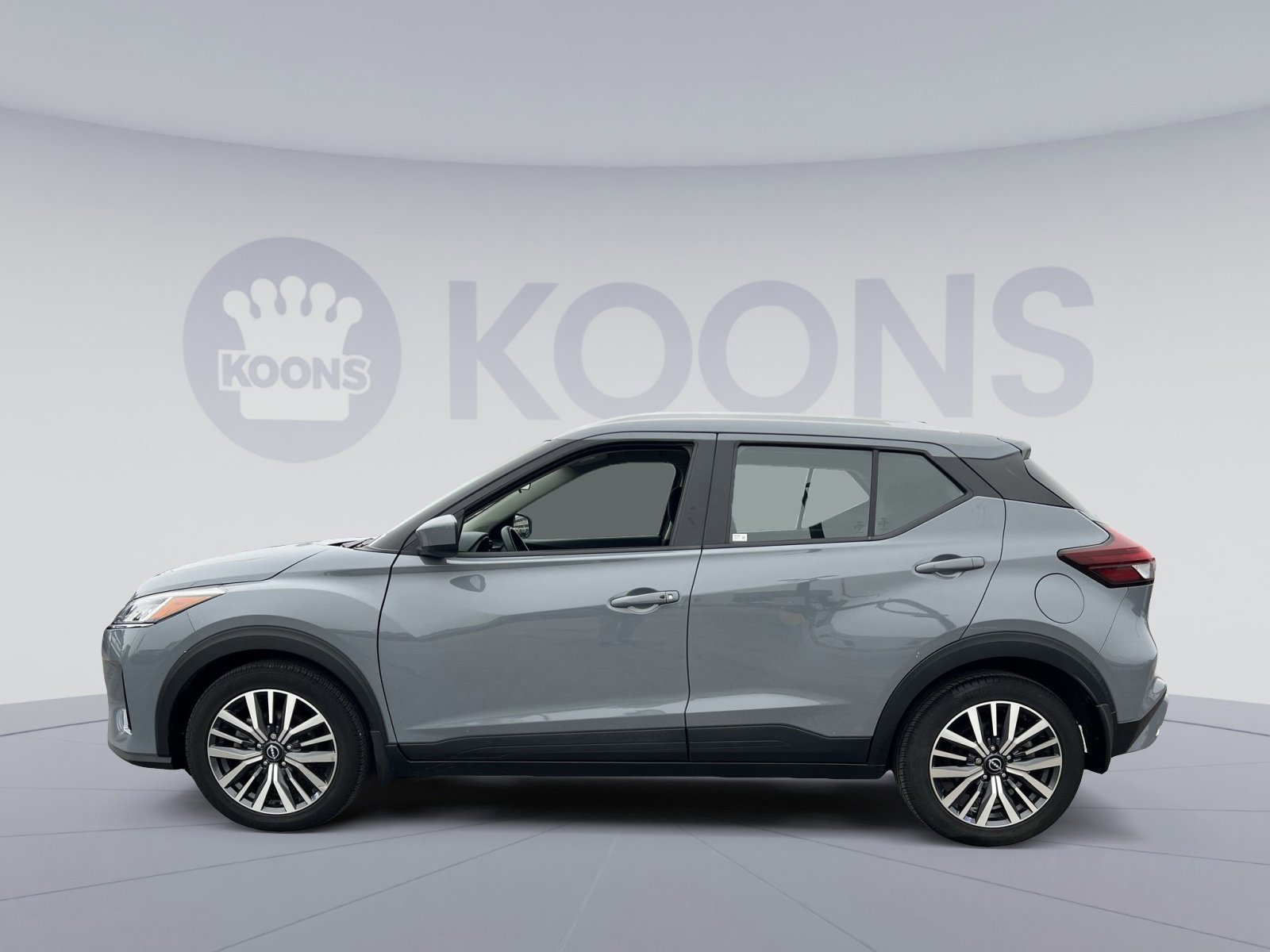 Used 2023 Nissan Kicks SV image 6