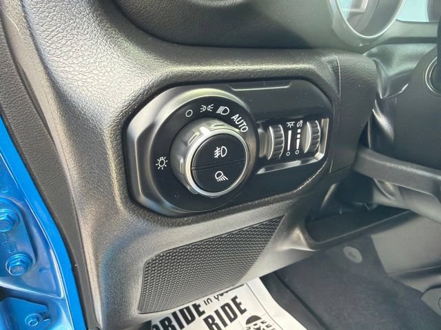 Used 2022 Jeep Gladiator Overland w/ Popular Equipment Package AWD/4WD image 11