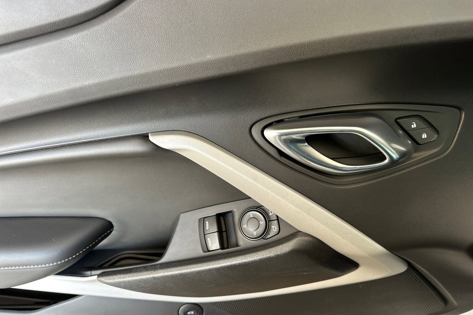 Used 2021 Chevrolet Camaro LT w/ RS Package image 10