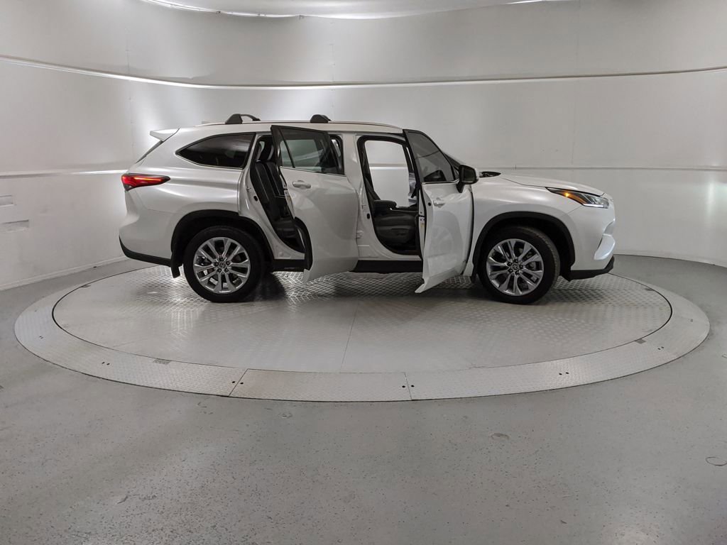 Used 2023 Toyota Highlander Limited image 8