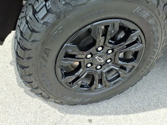 Used 2023 Chevrolet Silverado 1500 ZR2 w/ Technology Package image 17