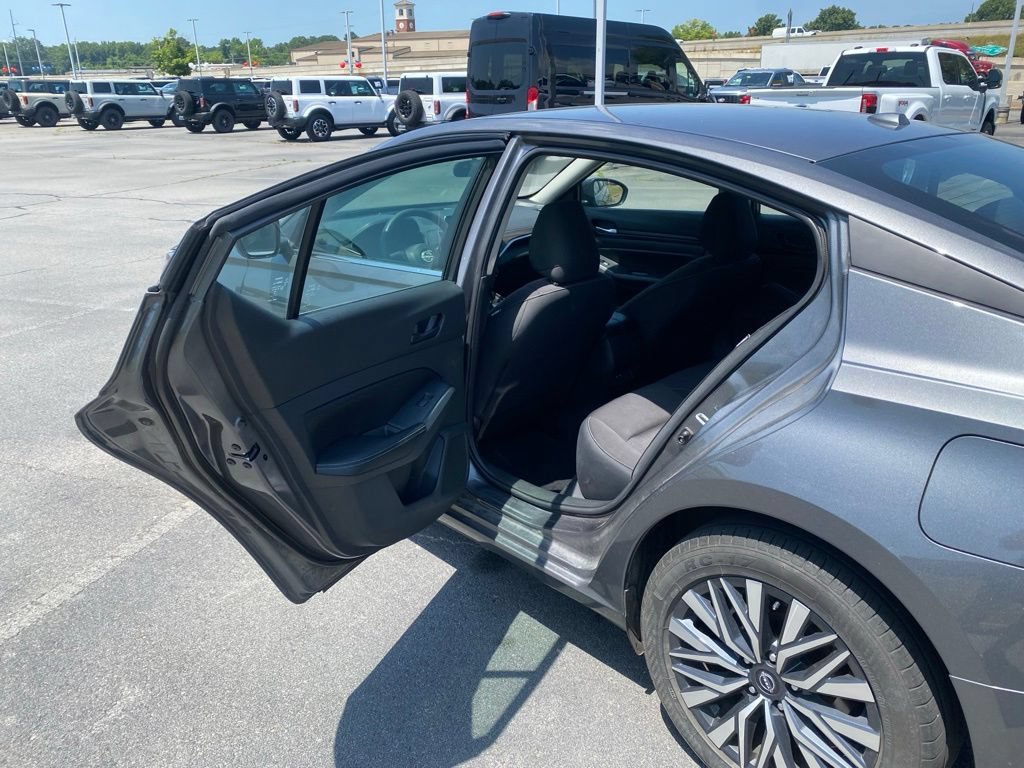Used 2025 Nissan Altima 2.5 SV FWD image 27