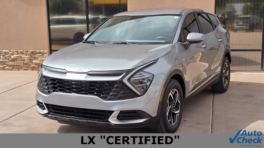 Used 2025 Kia Sportage LX image 3